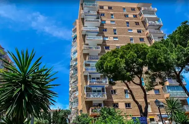 Vista exterior de Estudi en venda en Benalmádena amb Aire condicionat i Moblat