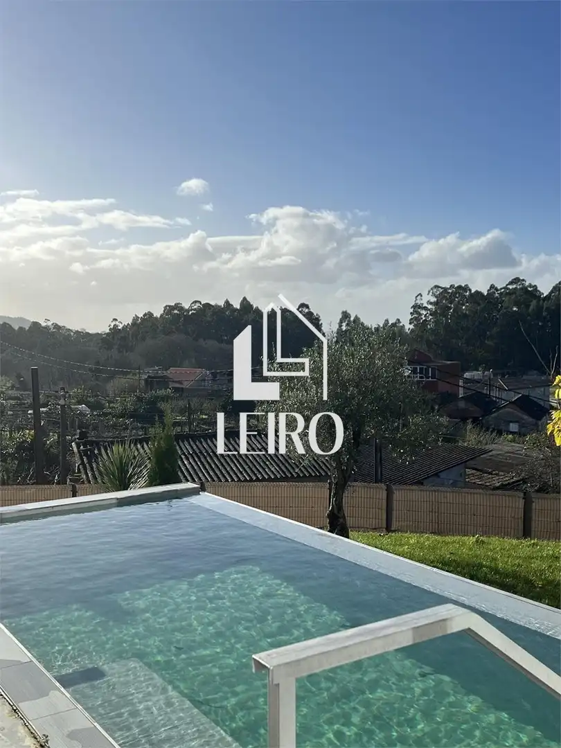 Vista exterior de Casa o xalet en venda en Vilagarcía de Arousa amb Aire condicionat, Jardí privat i Terrassa