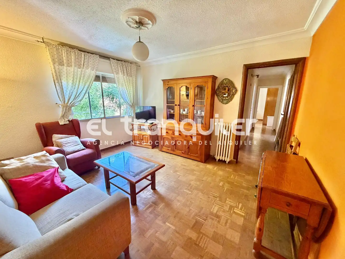 Living room of Flat for rent in Madrid  with Parquet flooring, Furnished and Washing machine