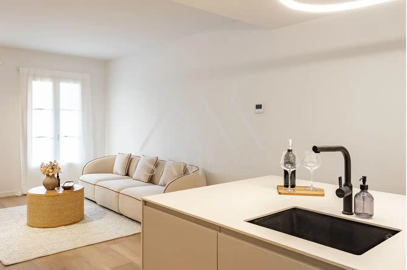 Sala d'estar de Pis en venda en Barcelona amb Calefacció, Balcó i Piscina comunitària