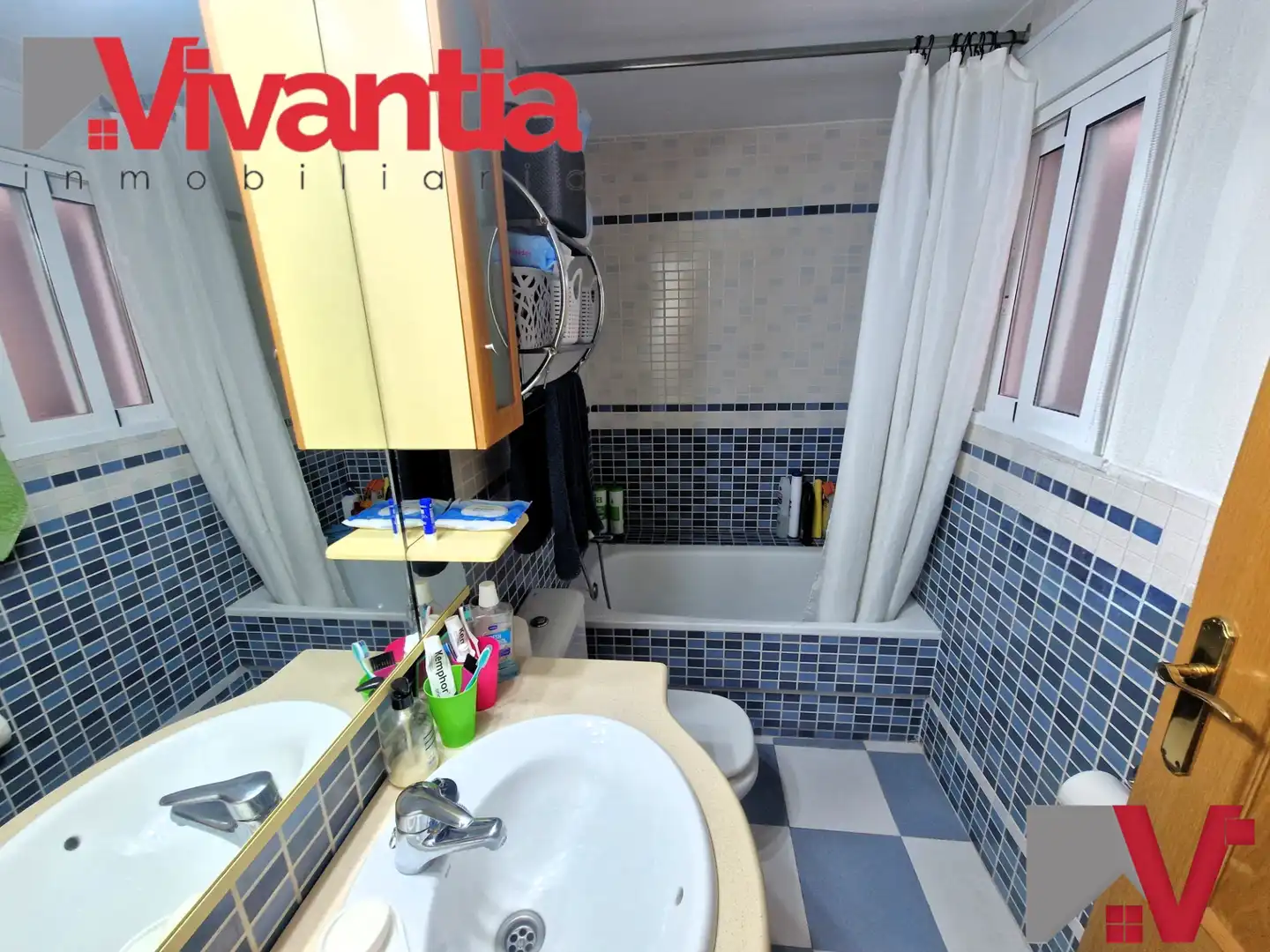 Bathroom of Apartments for sale in Lorca  with Air Conditioner, Heating and Furnished