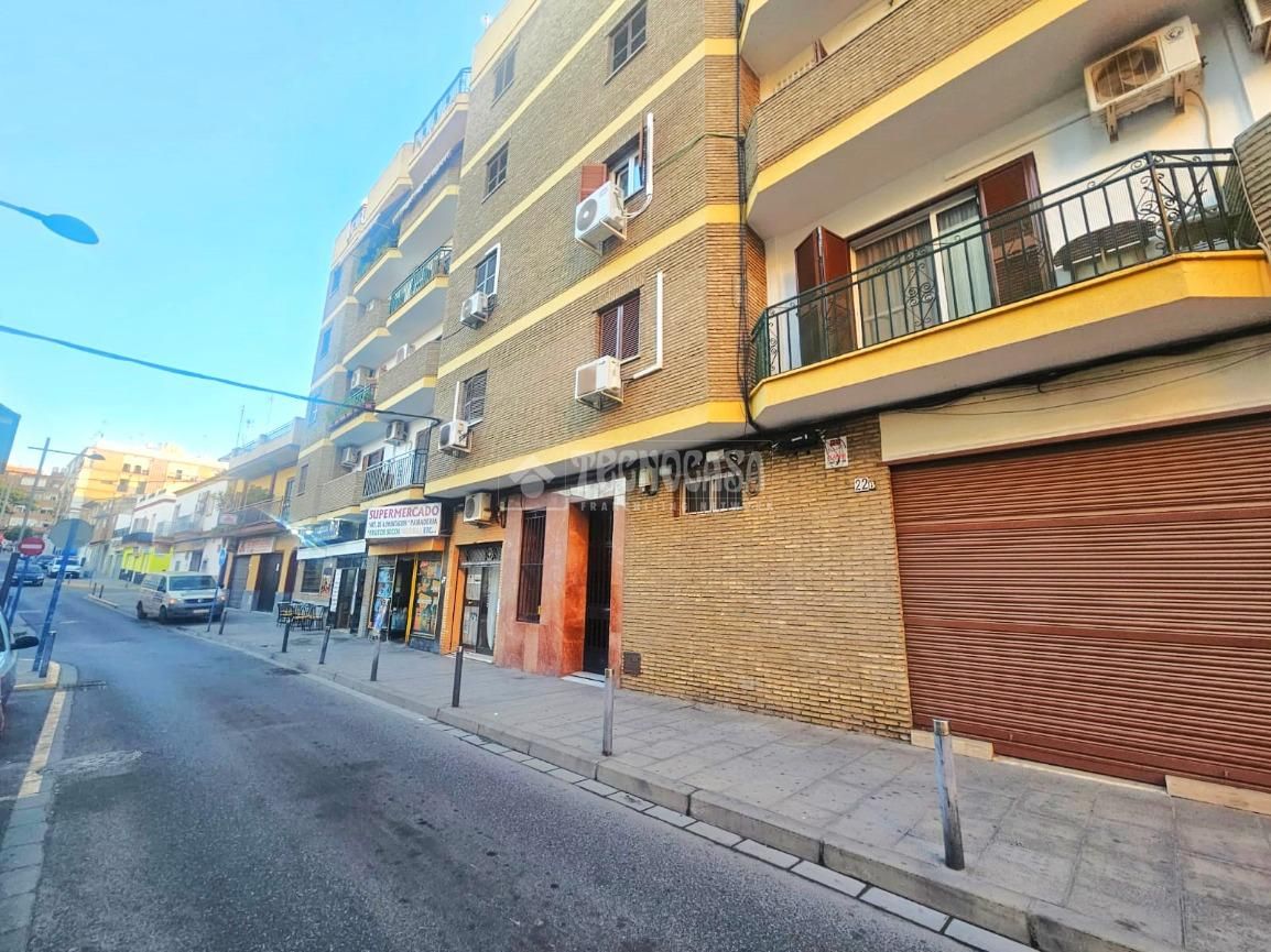 Vista exterior de Pis en venda en Mairena del Aljarafe