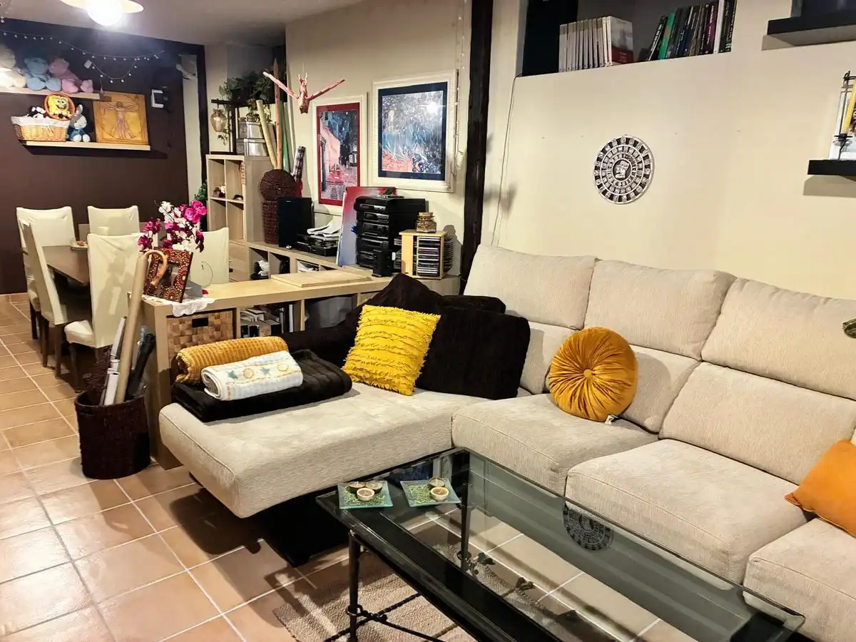 Wohnzimmer von Einfamilien-Reihenhaus zum Verkauf in Soria Capital  mit Heizung, Privatgarten und Terrasse