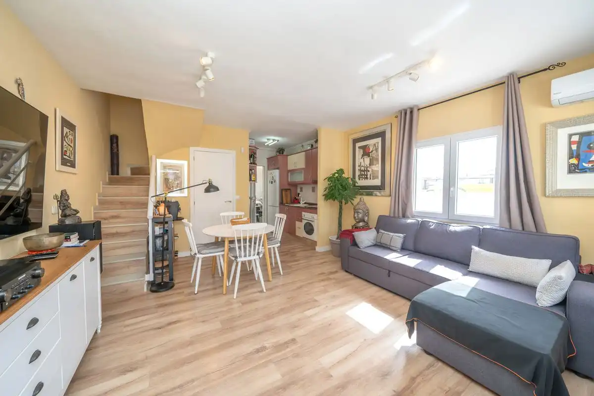 Casa pareada con terraza en venta en C. Monte de Sta. Pola, imagen 3