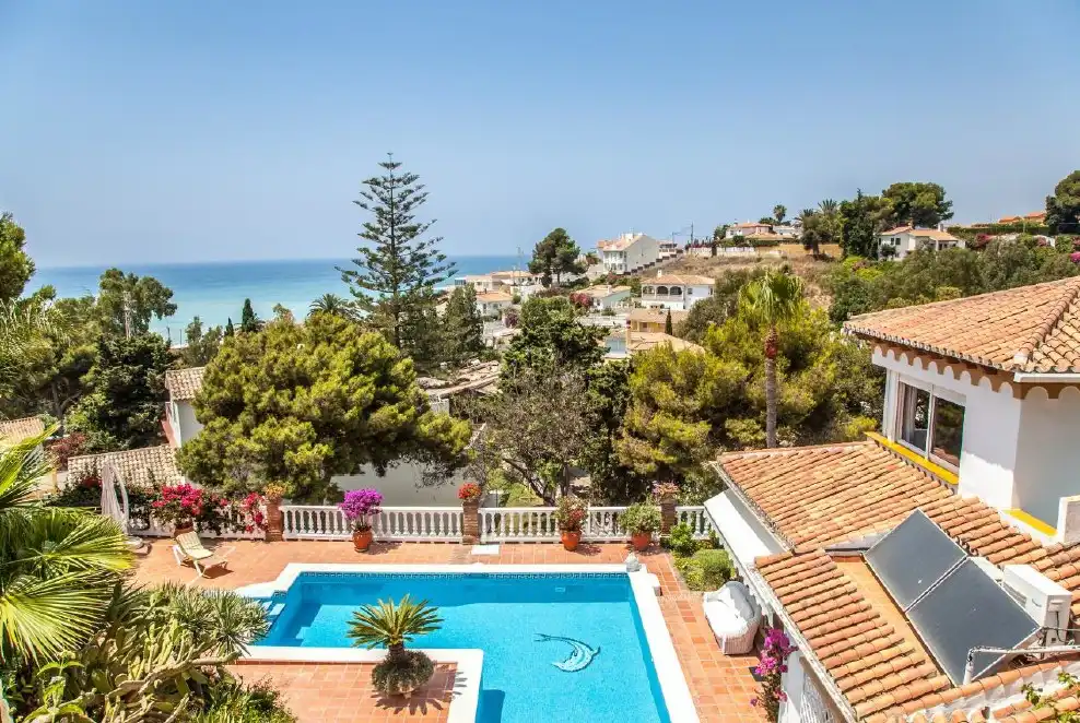 Vista exterior de Casa o chalet en venta en Vélez-Málaga con Aire acondicionado, Jardín privado y Terraza
