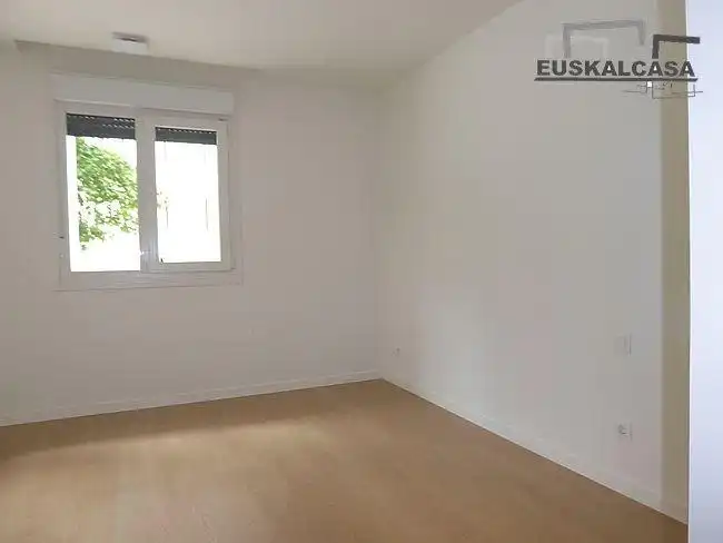 Habitación de Planta baja en venta en Bilbao  con Calefacción y Trastero