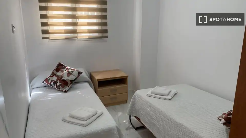 Habitación de Piso de alquiler en Sagunto / Sagunt con Aire acondicionado, Calefacción y Amueblado