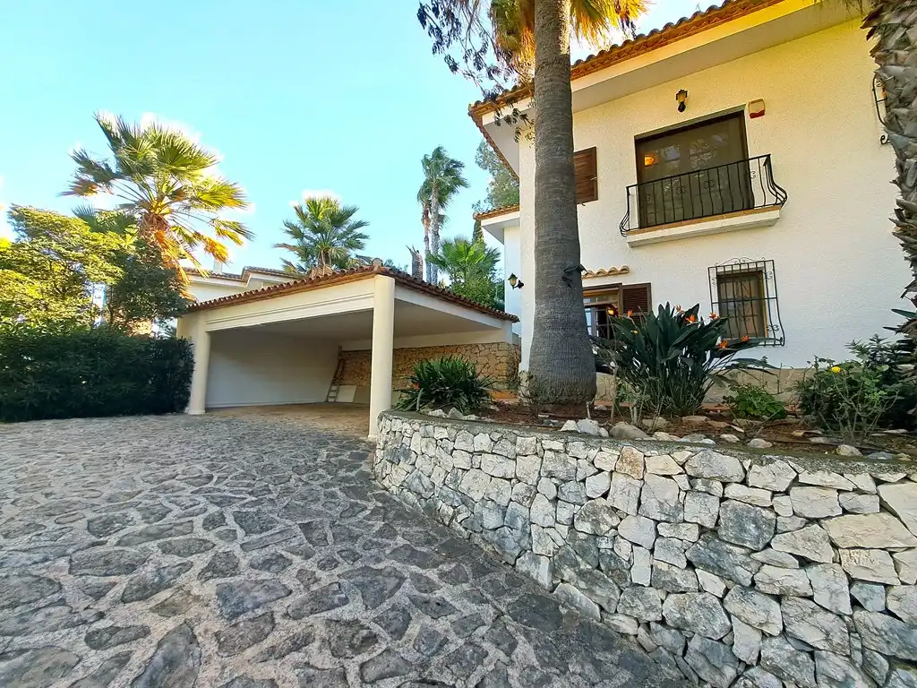 Vista exterior de Casa o xalet en venda en Dénia amb Aire condicionat, Calefacció i Jardí privat