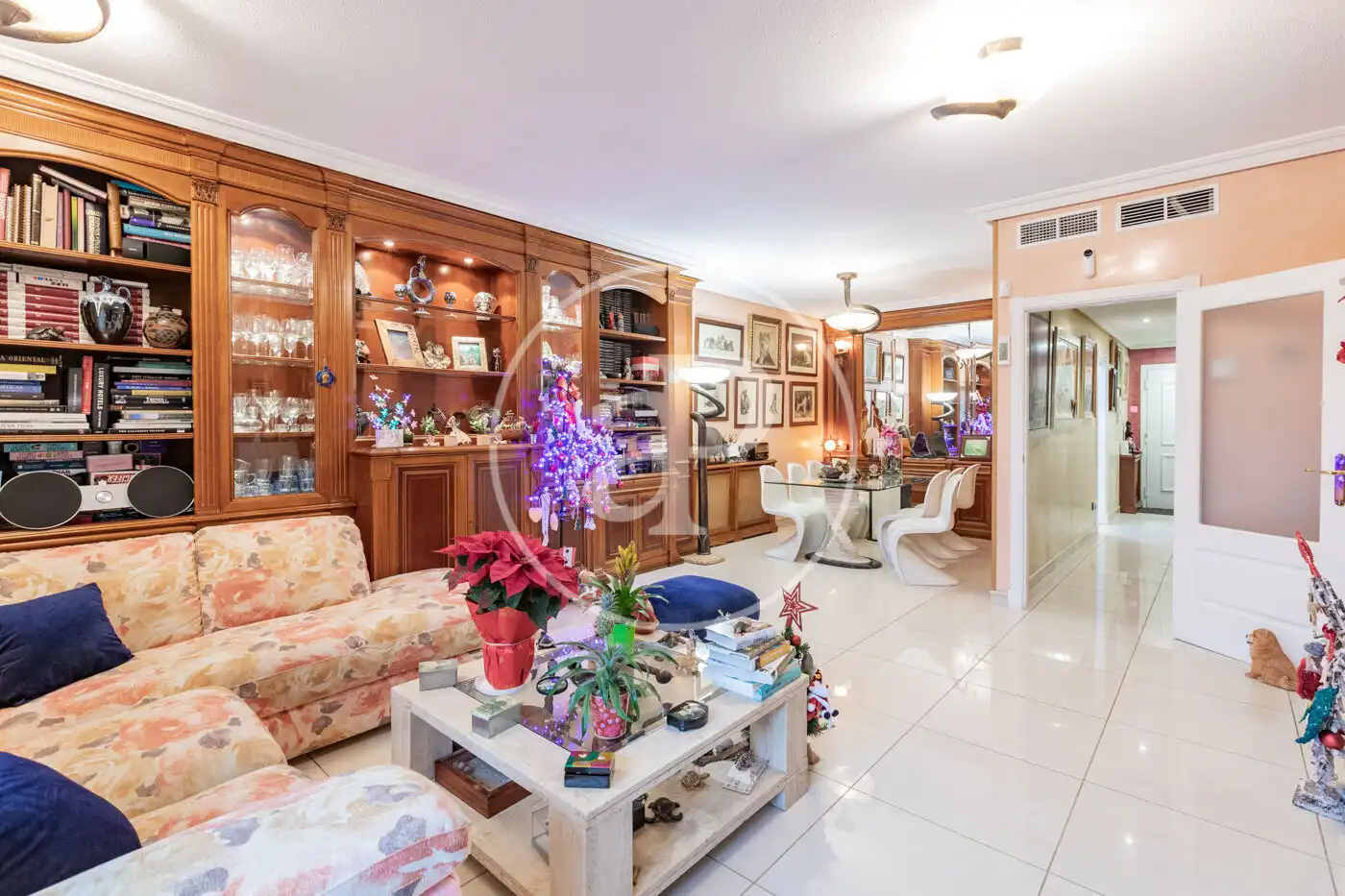 Sala de estar de Casa adosada en venta en San Sebastián de los Reyes con Aire acondicionado, Calefacción y Jardín privado