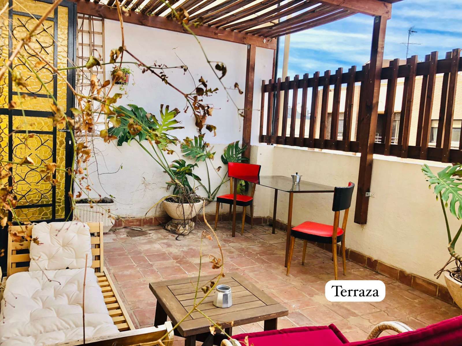 Terrassa de Apartament per a compartir en  Valencia Capital amb Aire condicionat, Terrassa i Moblat