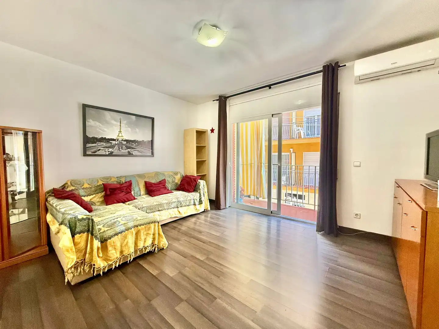 Living room of Flat for sale in Blanes  with Air Conditioner, Parquet flooring and Furnished