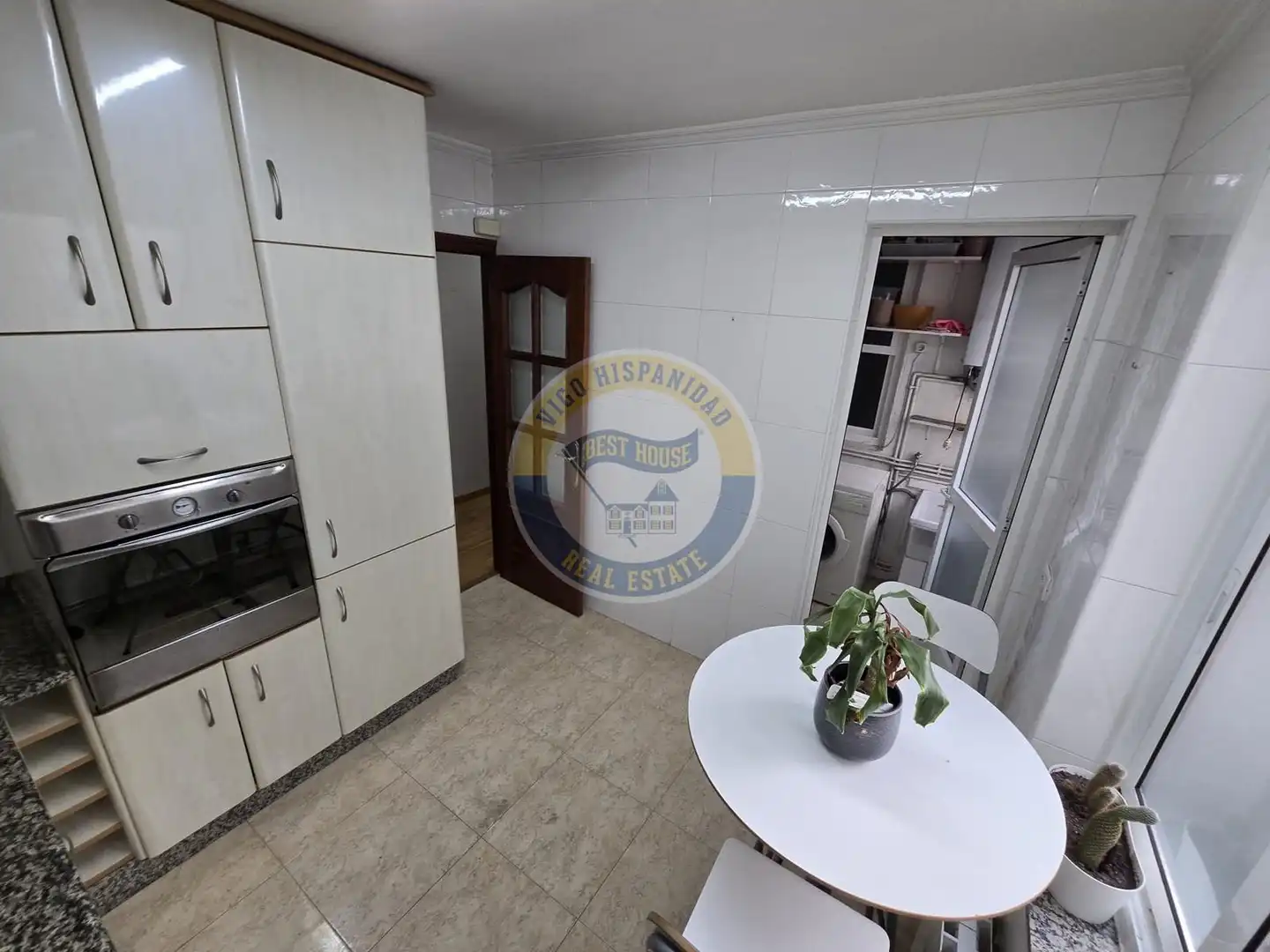 Cocina de Piso de alquiler en Vigo  con Calefacción