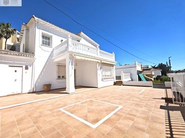 Villa avec balcon à vendre à Calle LUIS TABOADA