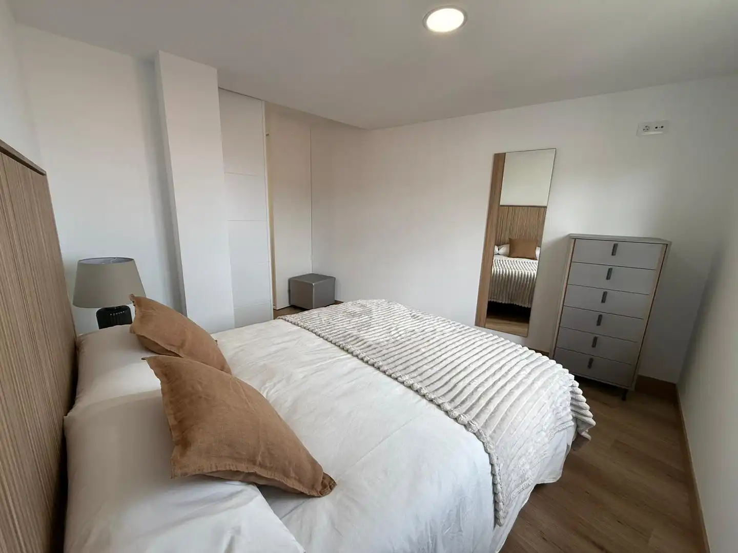 Bedroom of Flat for rent in Camariñas  with Heating, Parquet flooring and Furnished