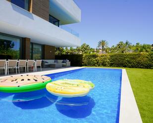 Swimming pool of House or chalet to rent in Estepona  with Air Conditioner, Private garden and Terrace
