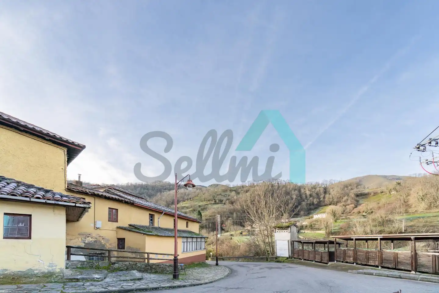 Casa adosada en venta en Quirós con Parquet y Trastero