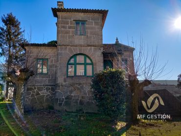 Xalet amb balcó en venda a Rúa Boan