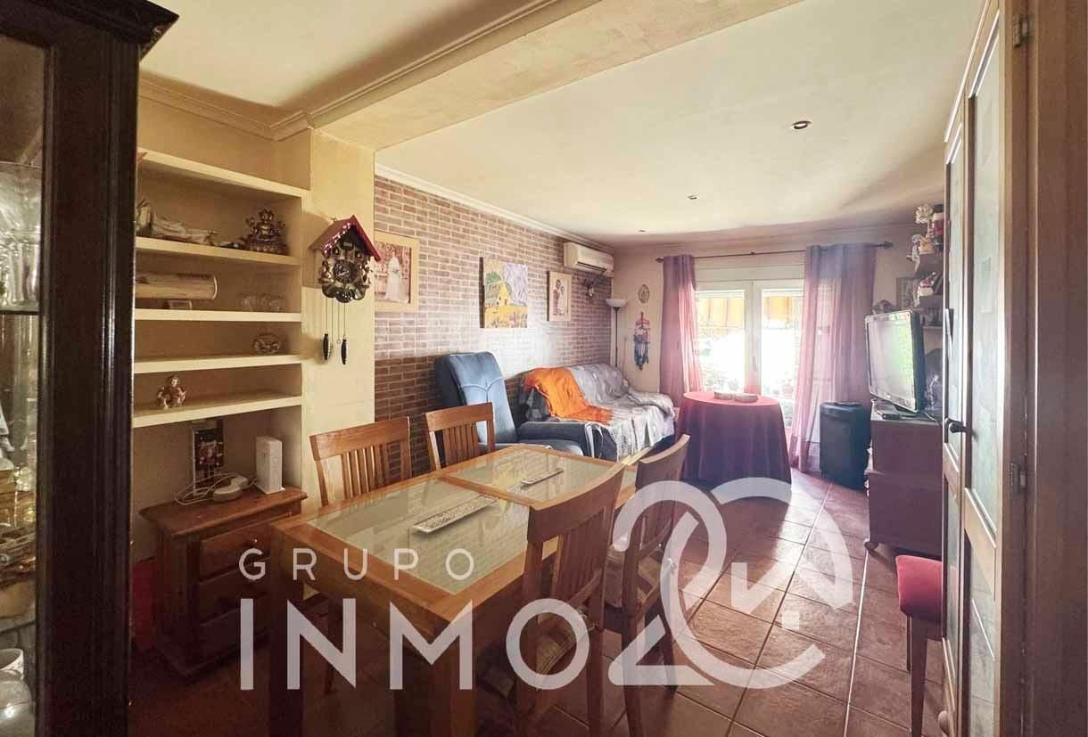 Exterior view of Flat for sale in Torrent  with Air Conditioner and Balcony