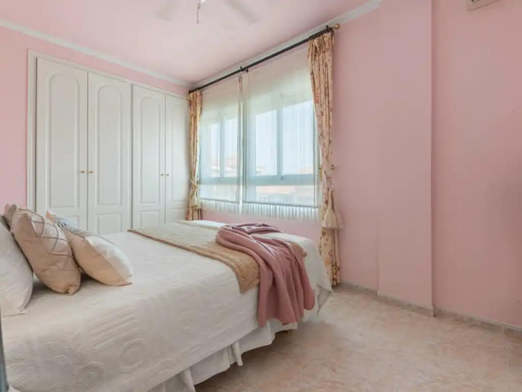 Habitación de Ático en venta en El Campello con Aire acondicionado, Terraza y Amueblado