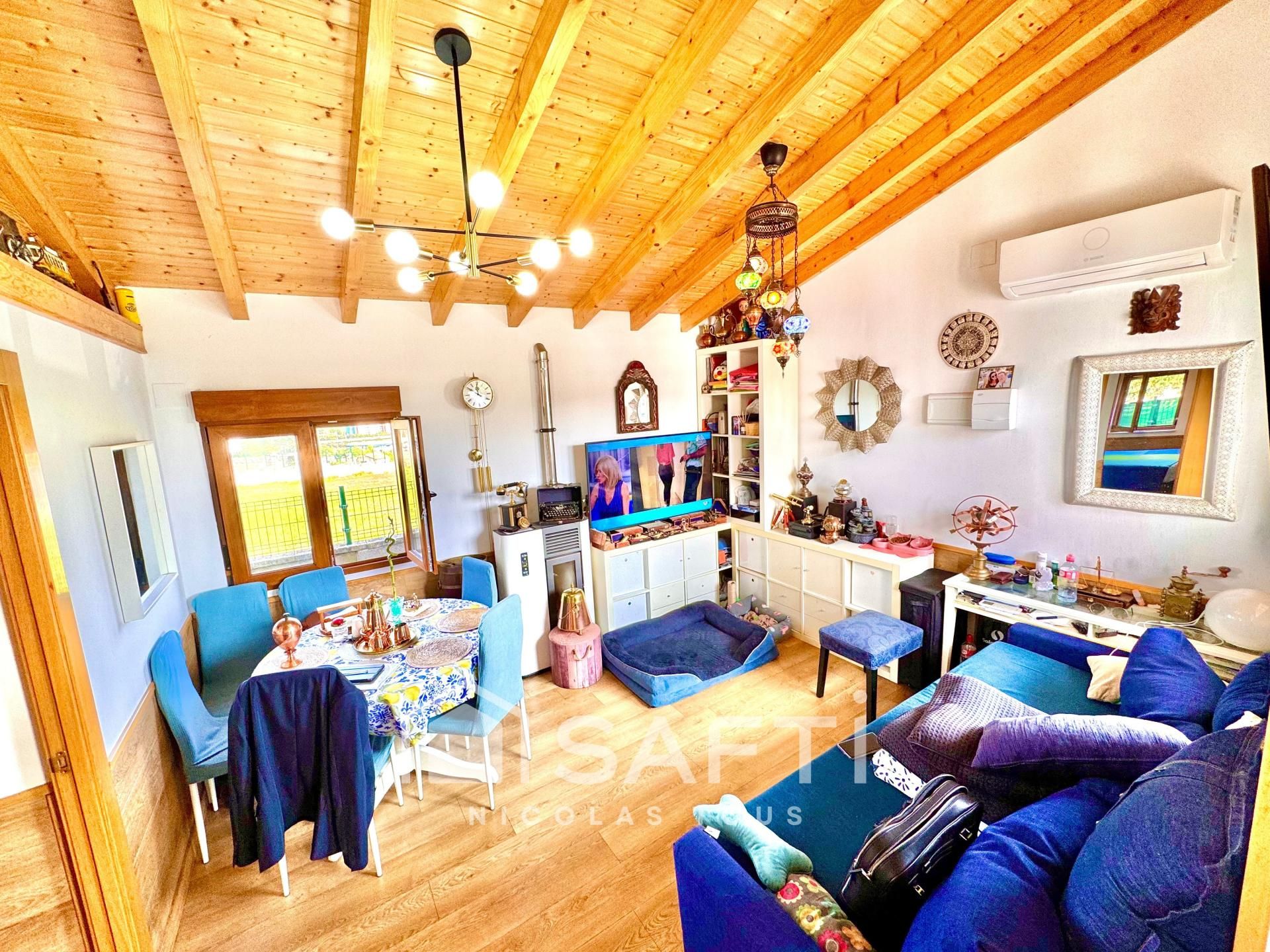 Sala d'estar de Casa o xalet en venda en Camargo amb Calefacció i Terrassa