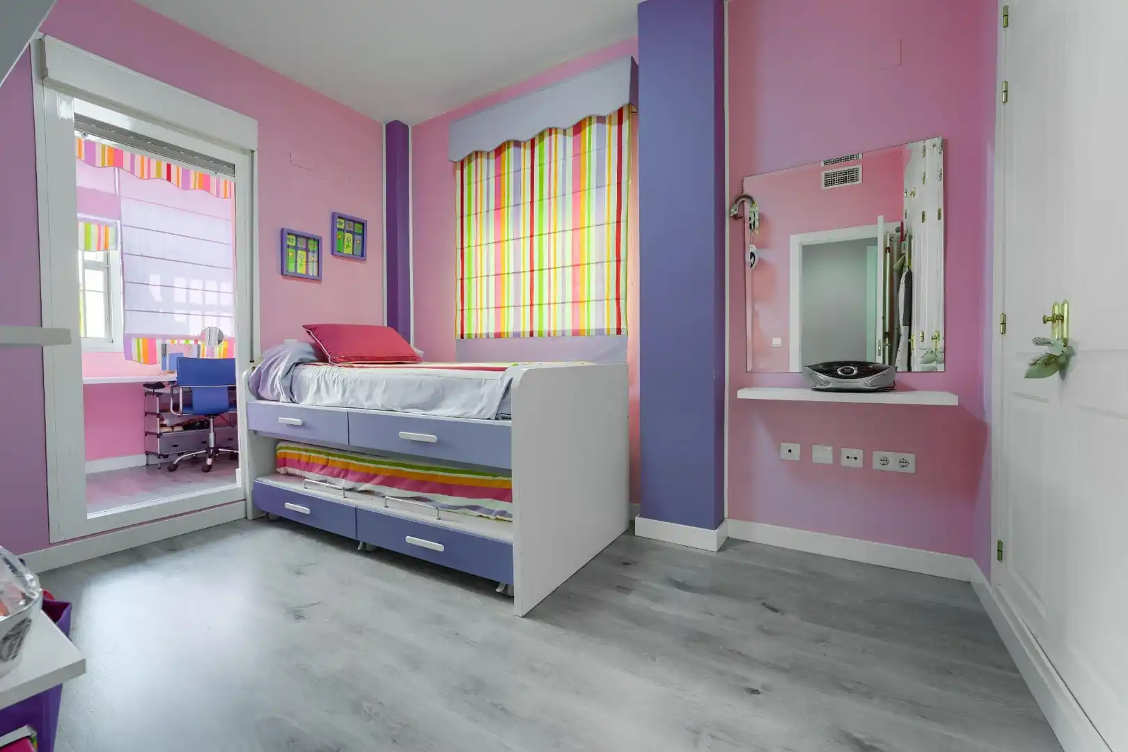 Schlafzimmer von Einfamilien-Reihenhaus zum Verkauf in Espartinas mit Klimaanlage, Heizung und Parkett