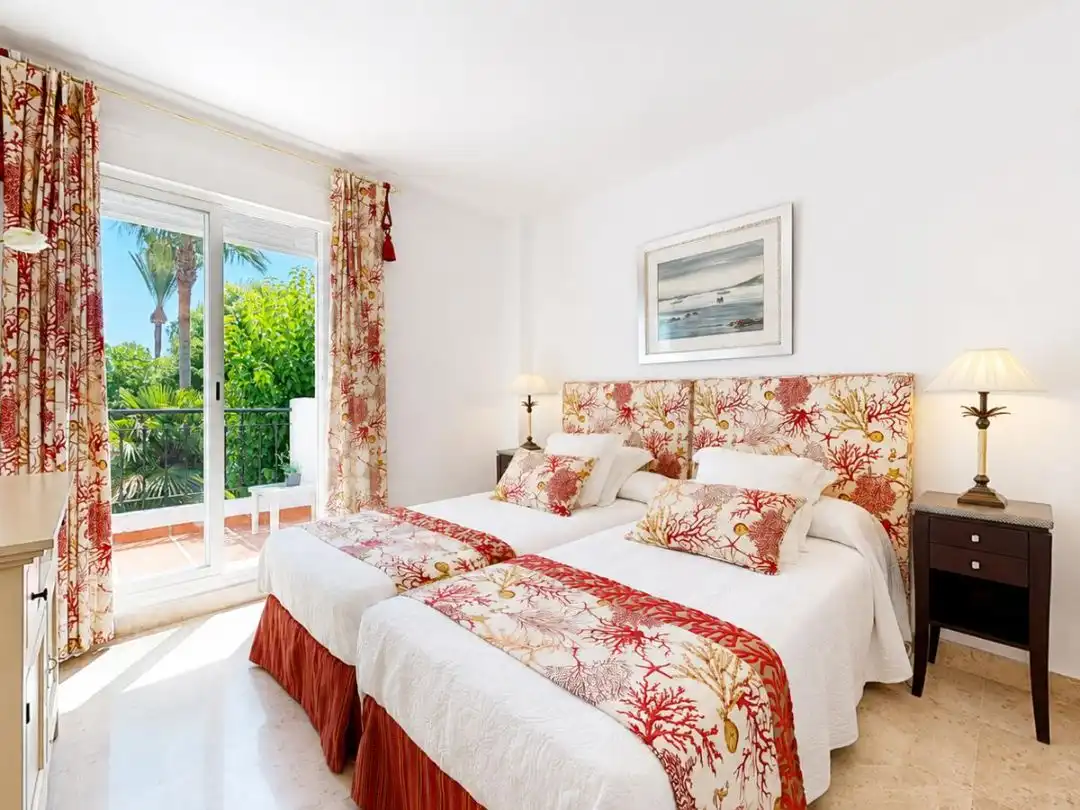 Dormitori de Casa o xalet en venda en Marbella amb Aire condicionat, Calefacció i Jardí privat