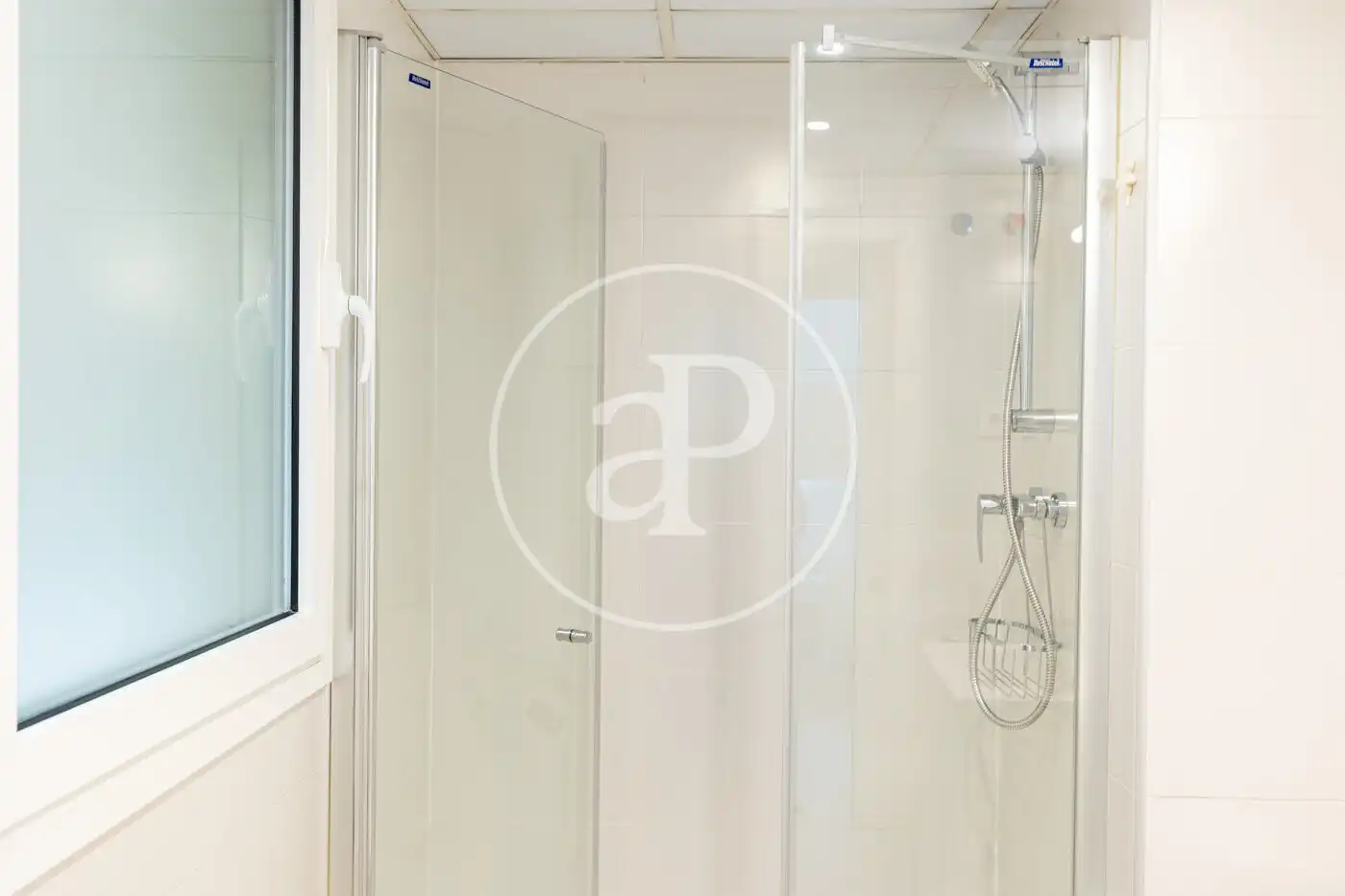 Bathroom of Flat for sale in Barcelona  with Air Conditioner, Heating and Community pool