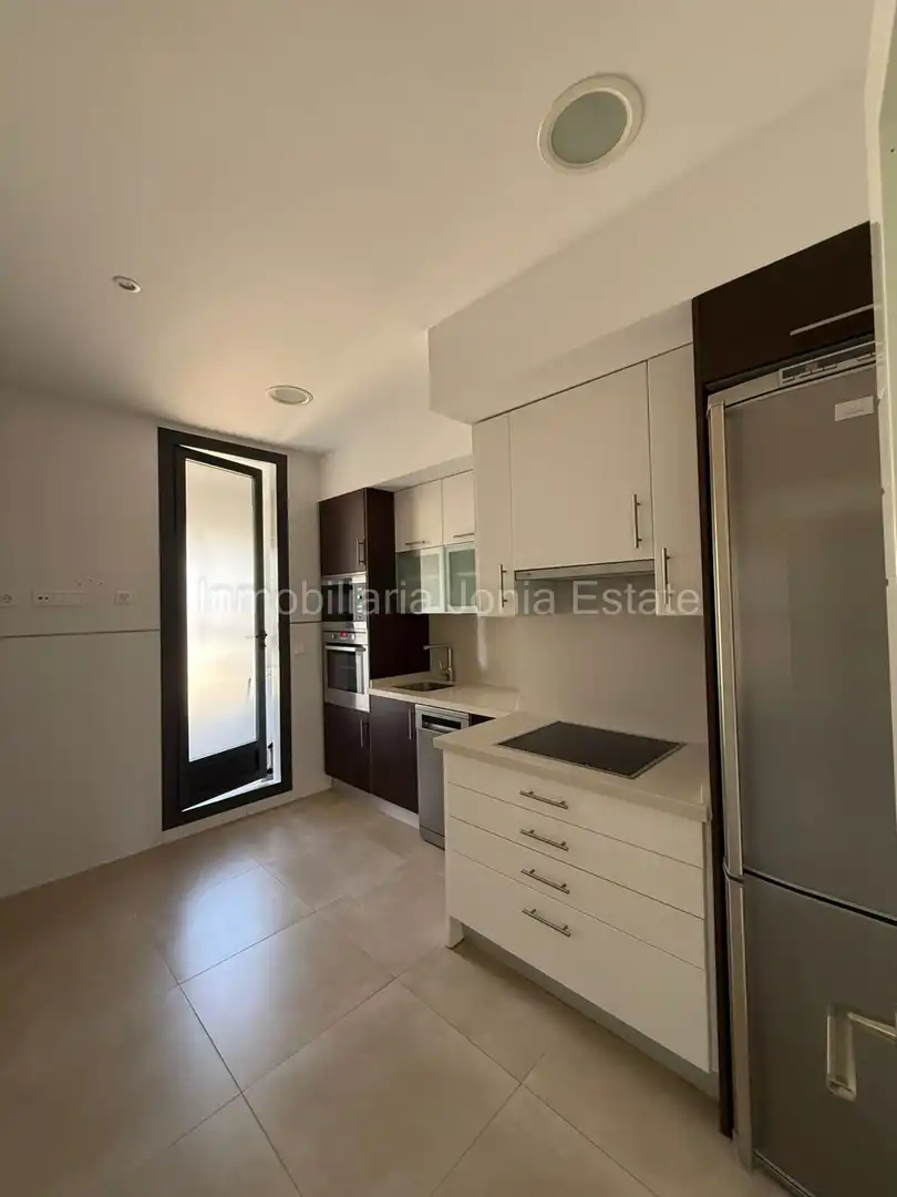Cuina de Apartament de lloguer en Villajoyosa / La Vila Joiosa amb Aire condicionat, Jardí privat i Terrassa