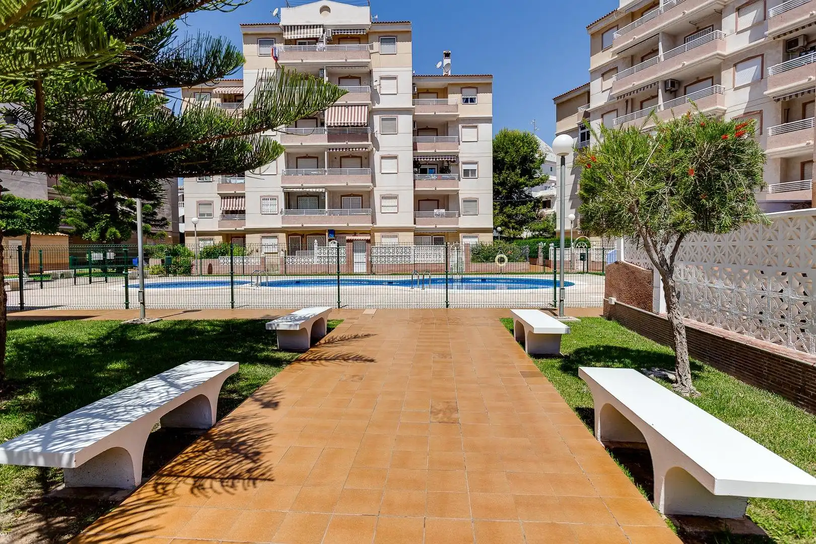 Piscina de Apartamento en venta en Torrevieja con Terraza, Amueblado y Piscina comunitaria