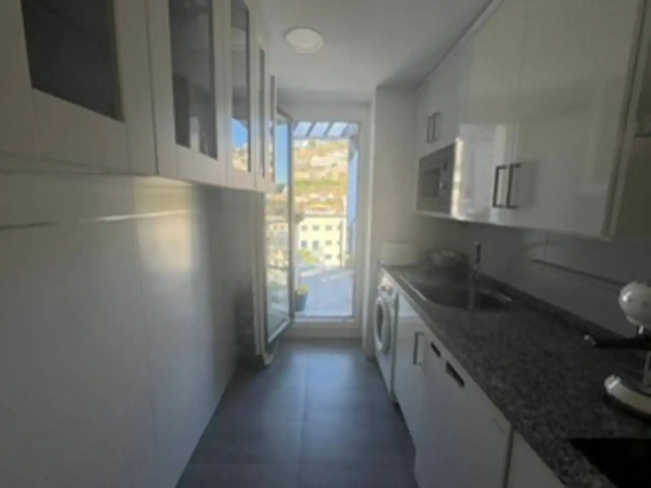 Cuina de Apartament de lloguer en Almuñécar amb Terrassa i Piscina comunitària