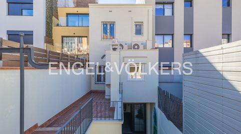 CASA EN EL CENTRO CON UN DISEÑO HISTÓRICOMODERNO