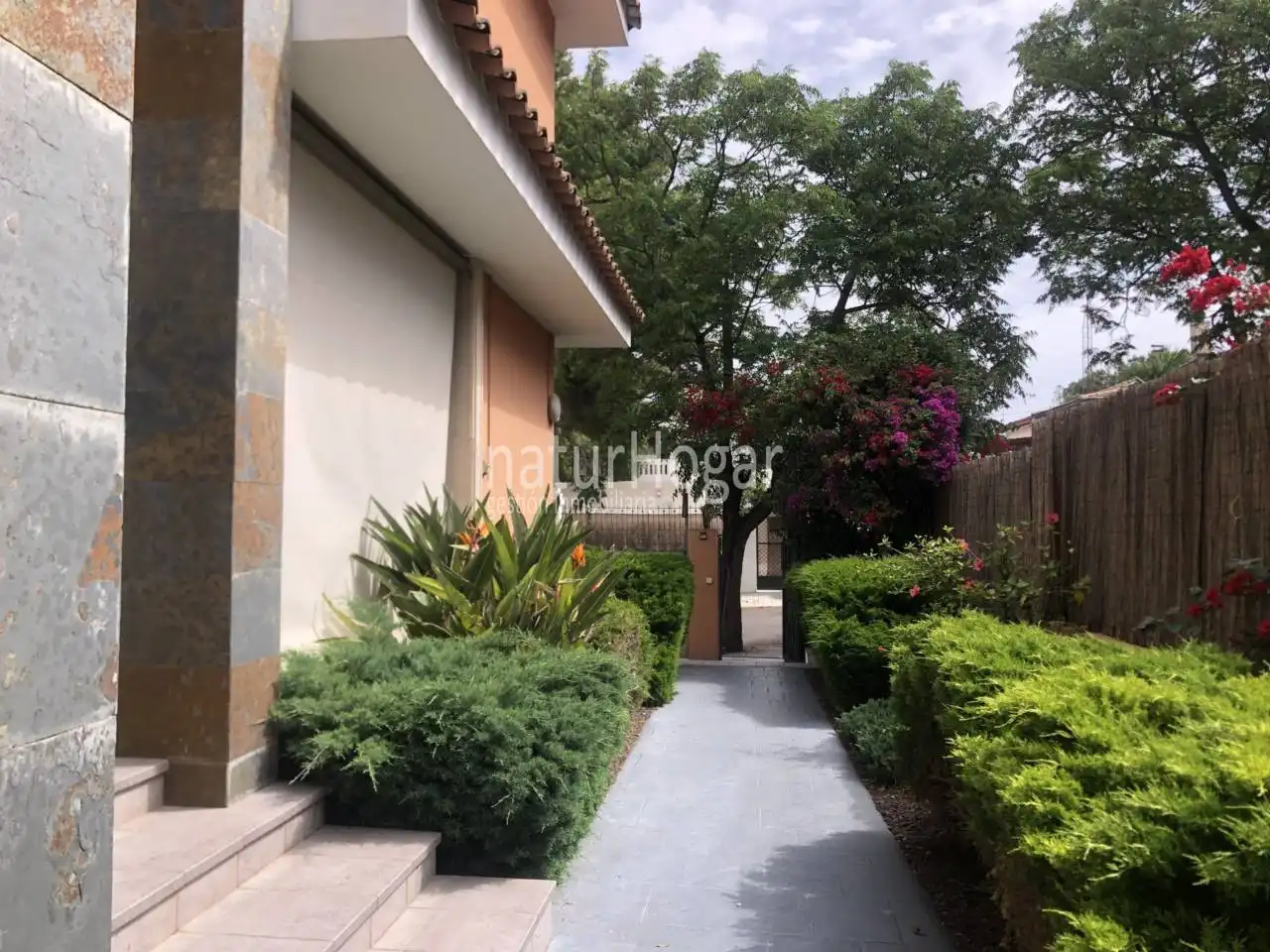 Vista exterior de Casa o chalet de alquiler en Paterna con Aire acondicionado, Calefacción y Jardín privado