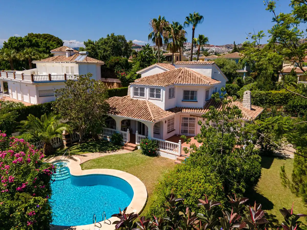 Vista exterior de Casa o chalet en venta en Mijas con Aire acondicionado, Calefacción y Jardín privado