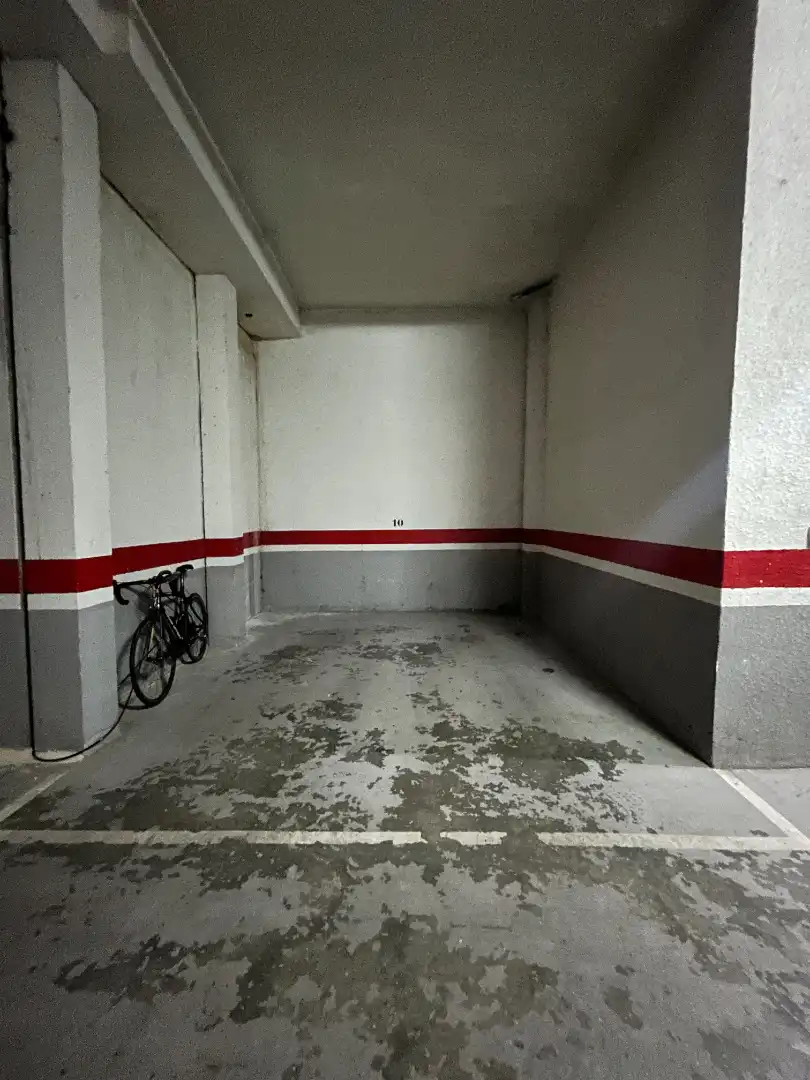 Aparcament de Pis en venda en Almería amb Aire condicionat, Terrassa i Balcó