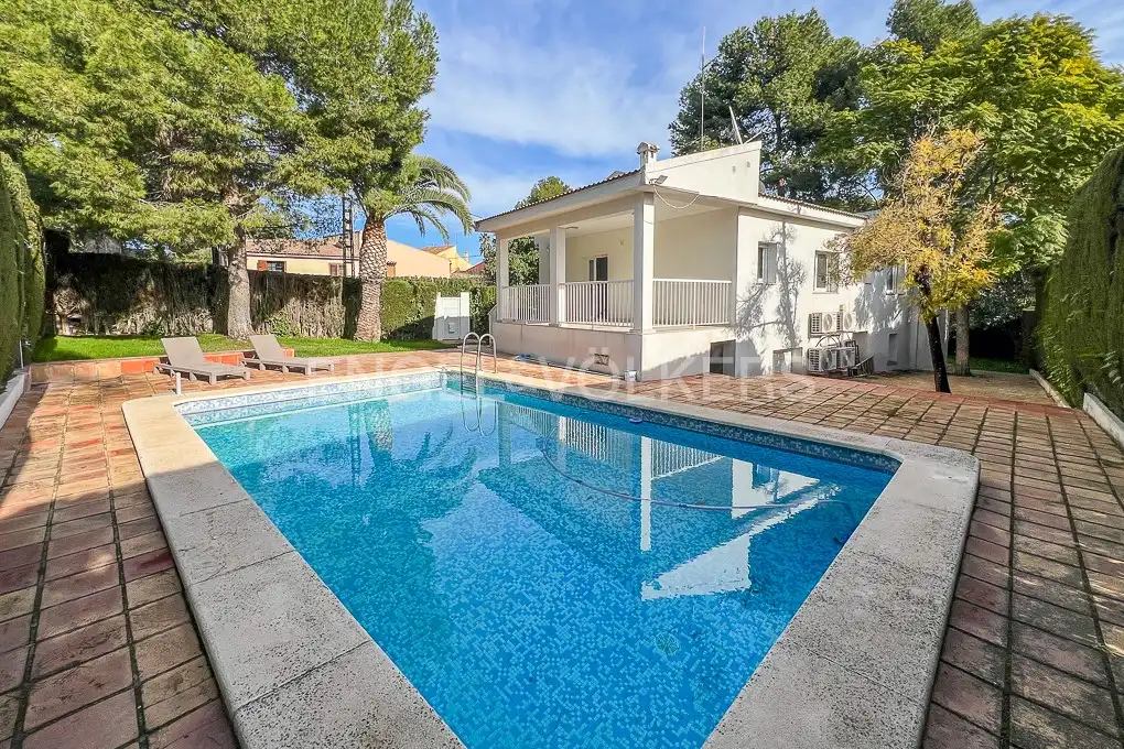 Vista exterior de Casa o chalet de alquiler en Paterna con Aire acondicionado, Calefacción y Jardín privado