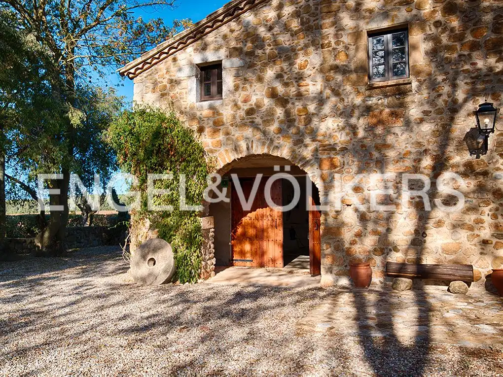 Casa rústica amb terrassa en venda a Cabanelles, imagen 8