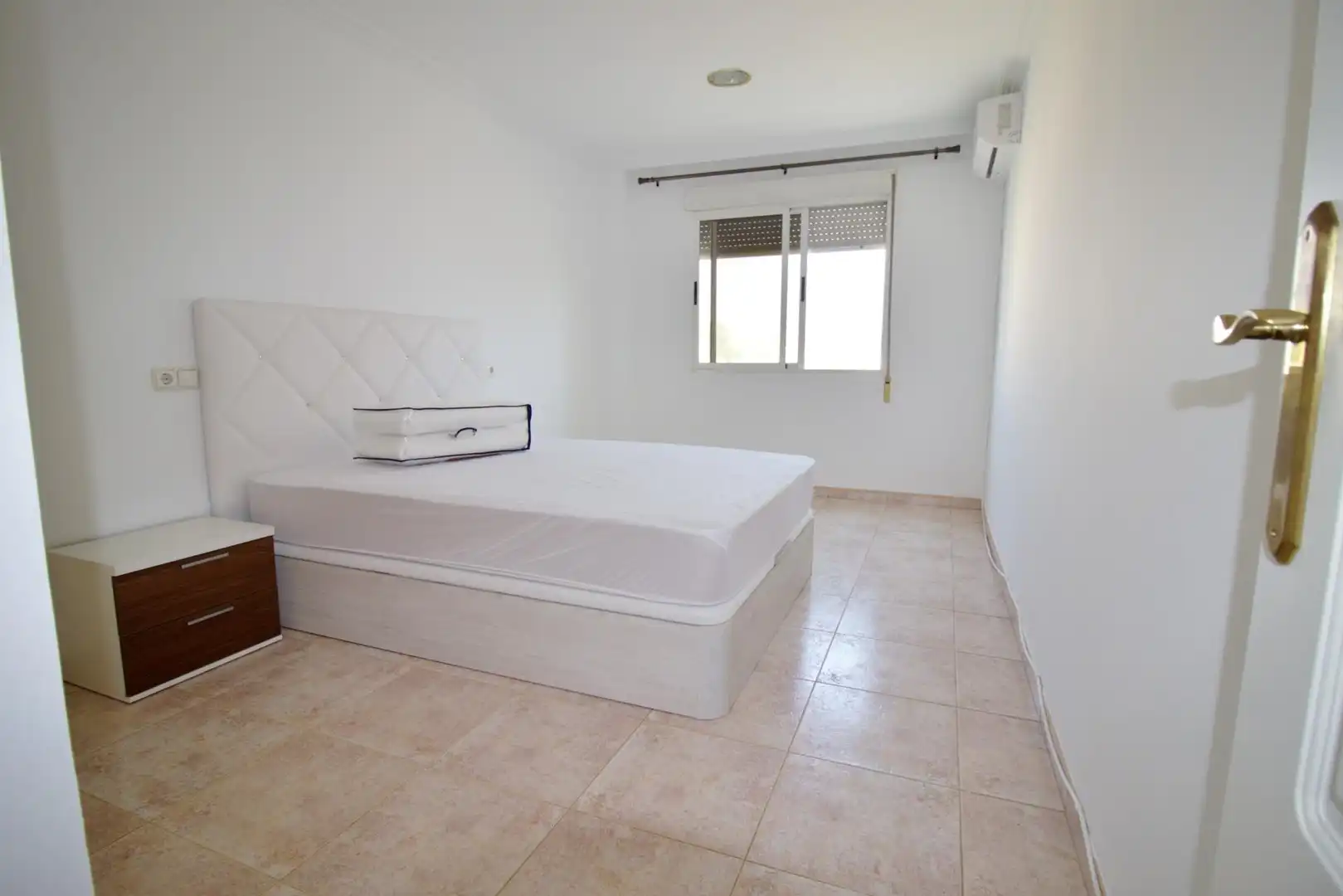 Schlafzimmer von Dachboden zur Miete in Elche / Elx mit Balkon