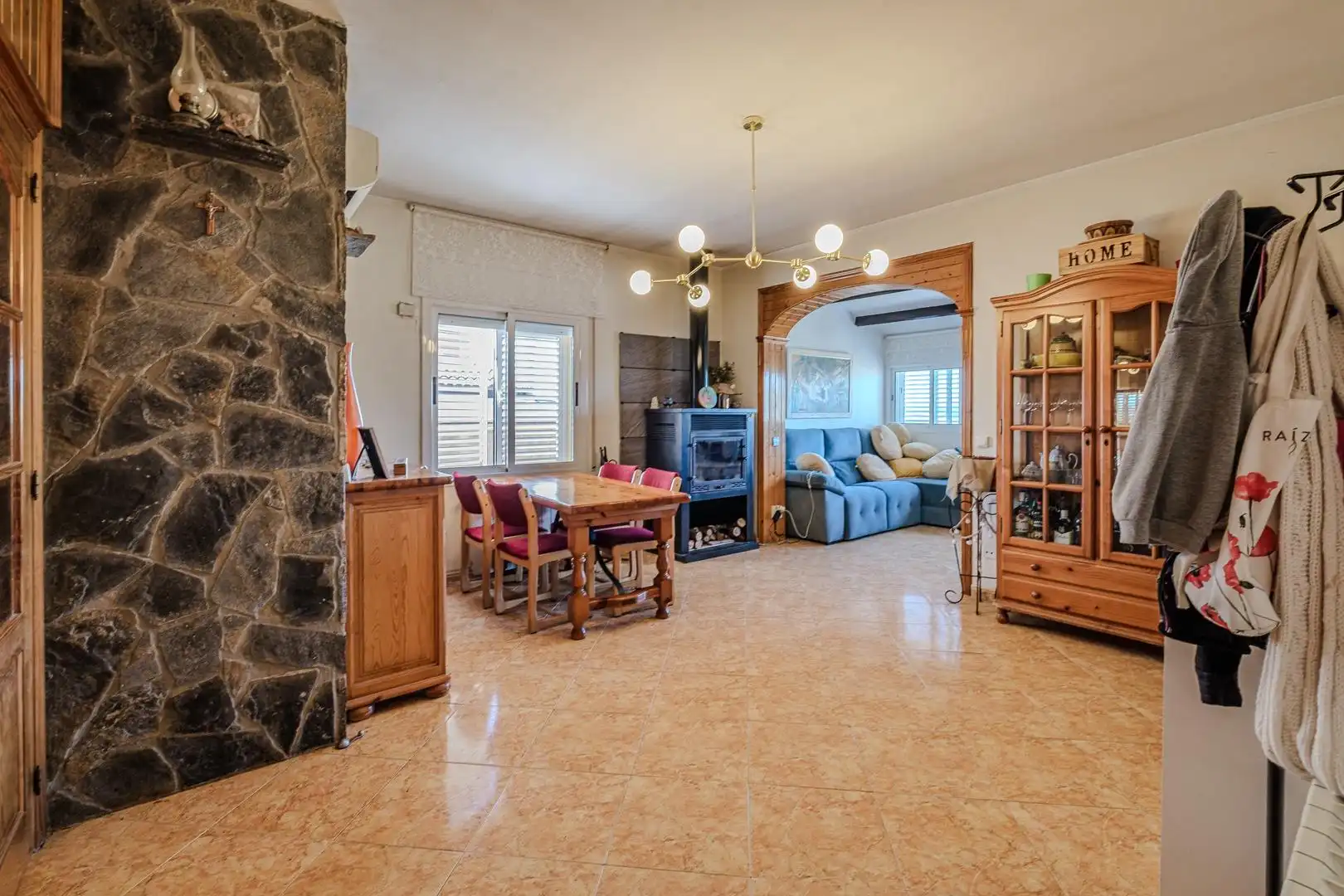 Detached house with pool for sale in Avenida del Virrei Amat 103, imagen 2
