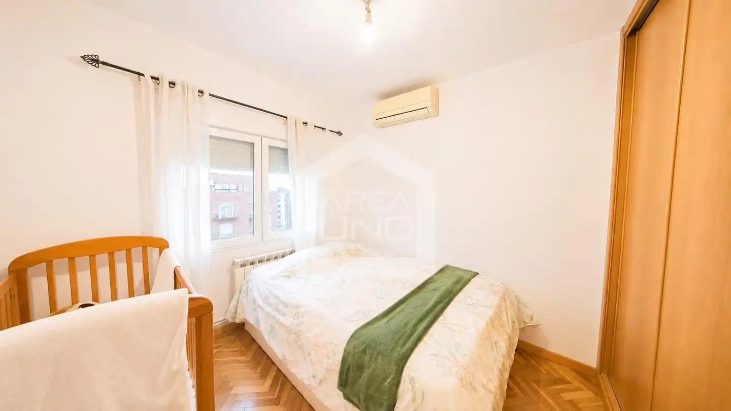 Bedroom of Flat for sale in Alcorcón  with Air Conditioner, Heating and Parquet flooring