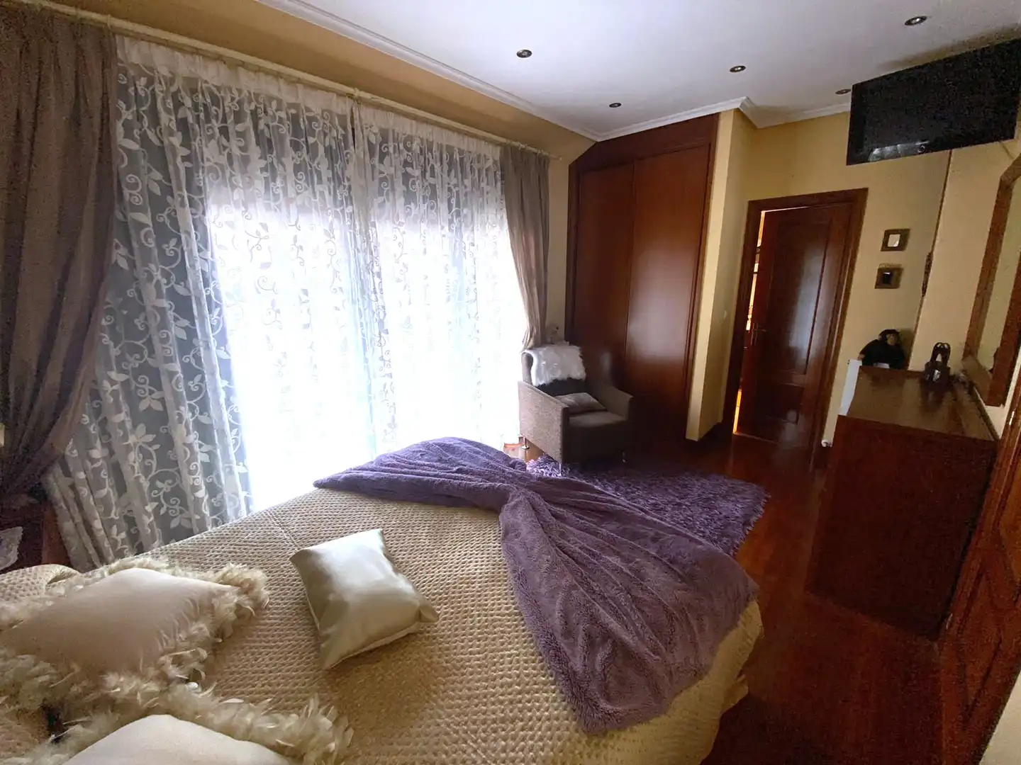 Bedroom of Houses for sale in Castro-Urdiales  with Heating, Private garden and Parquet flooring