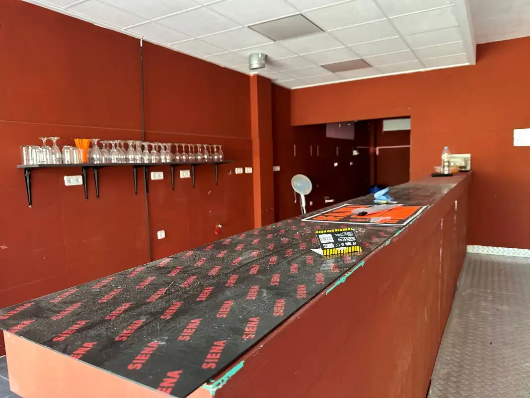 Local de alquiler en Gandia con Terraza y Alarma