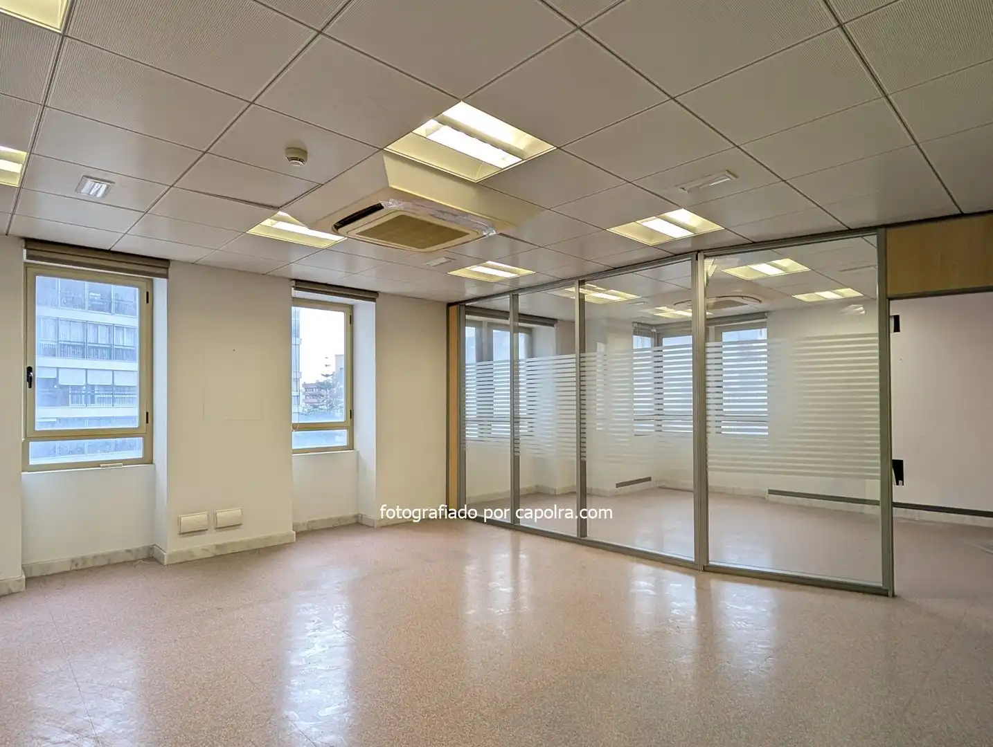 Büro zum Verkauf in Barcelona mit Klimaanlage und Heizung