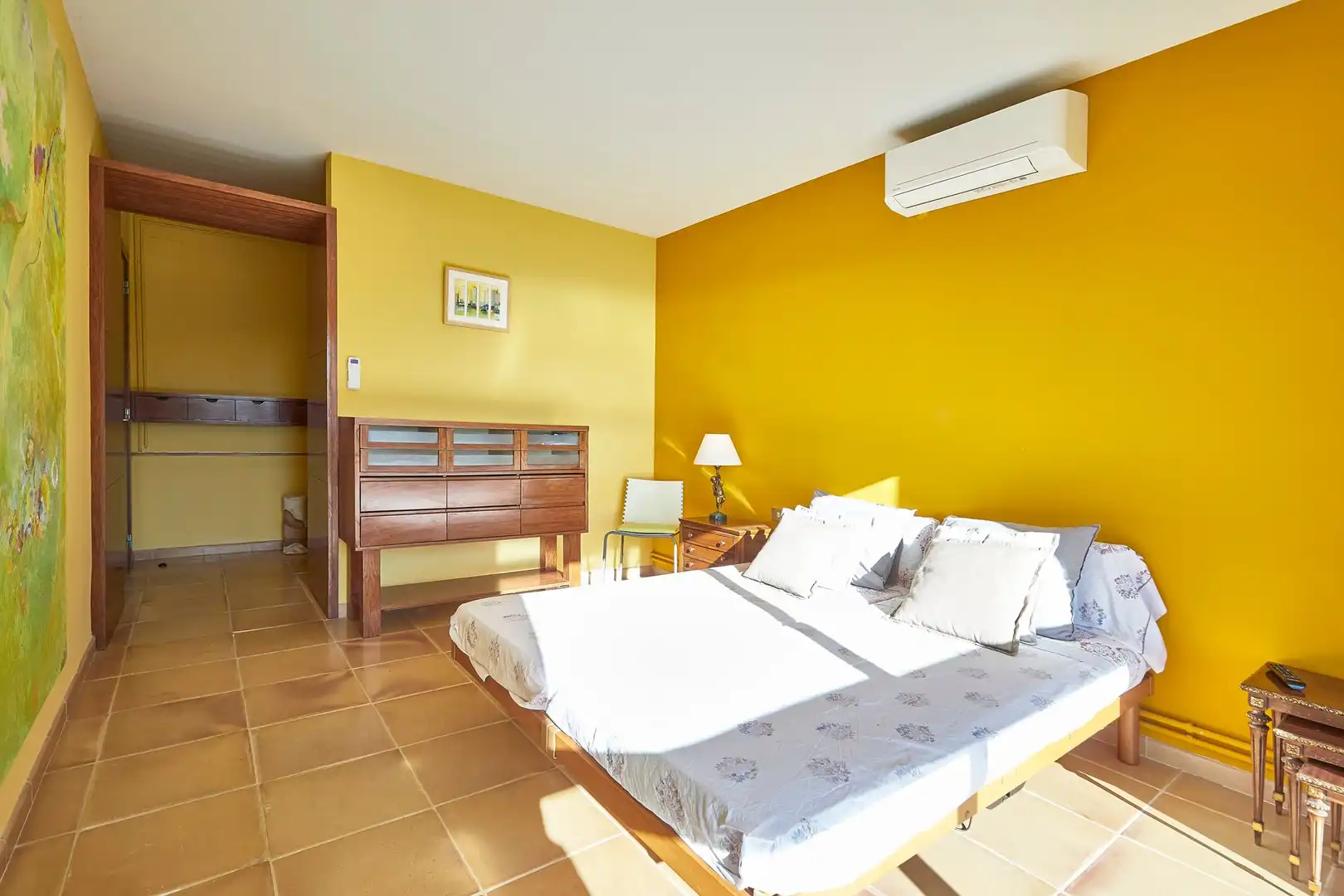 Schlafzimmer von Haus oder Chalet zum Verkauf in Premià de Dalt mit Klimaanlage, Heizung und Privatgarten