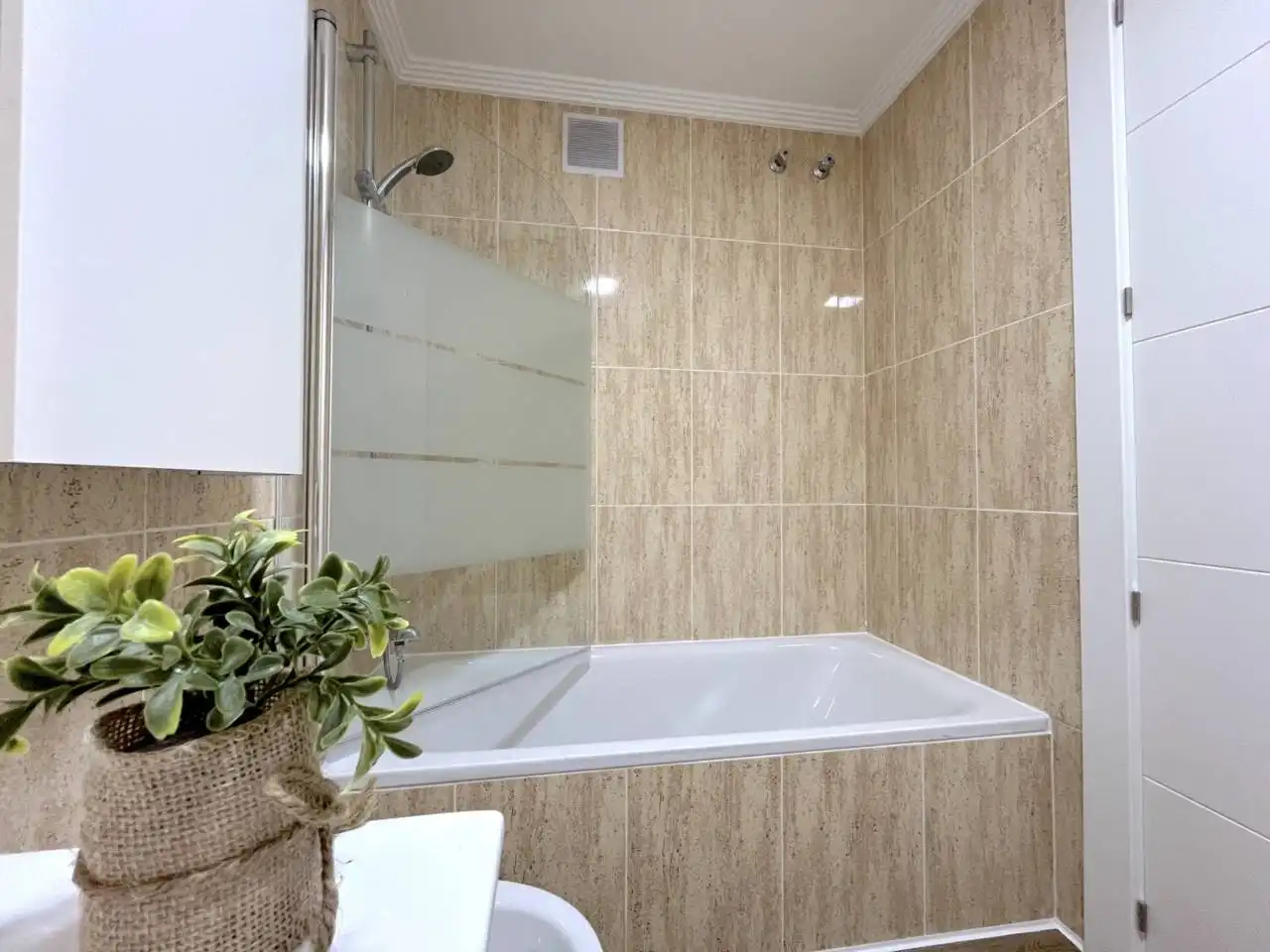 Bathroom of Flat for sale in Bilbao   with Heating and Storage room