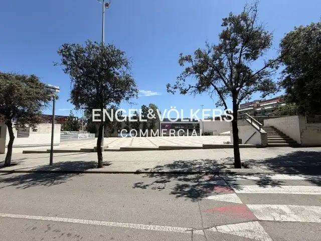 Außenansicht von Büro zum Verkauf in Esplugues de Llobregat