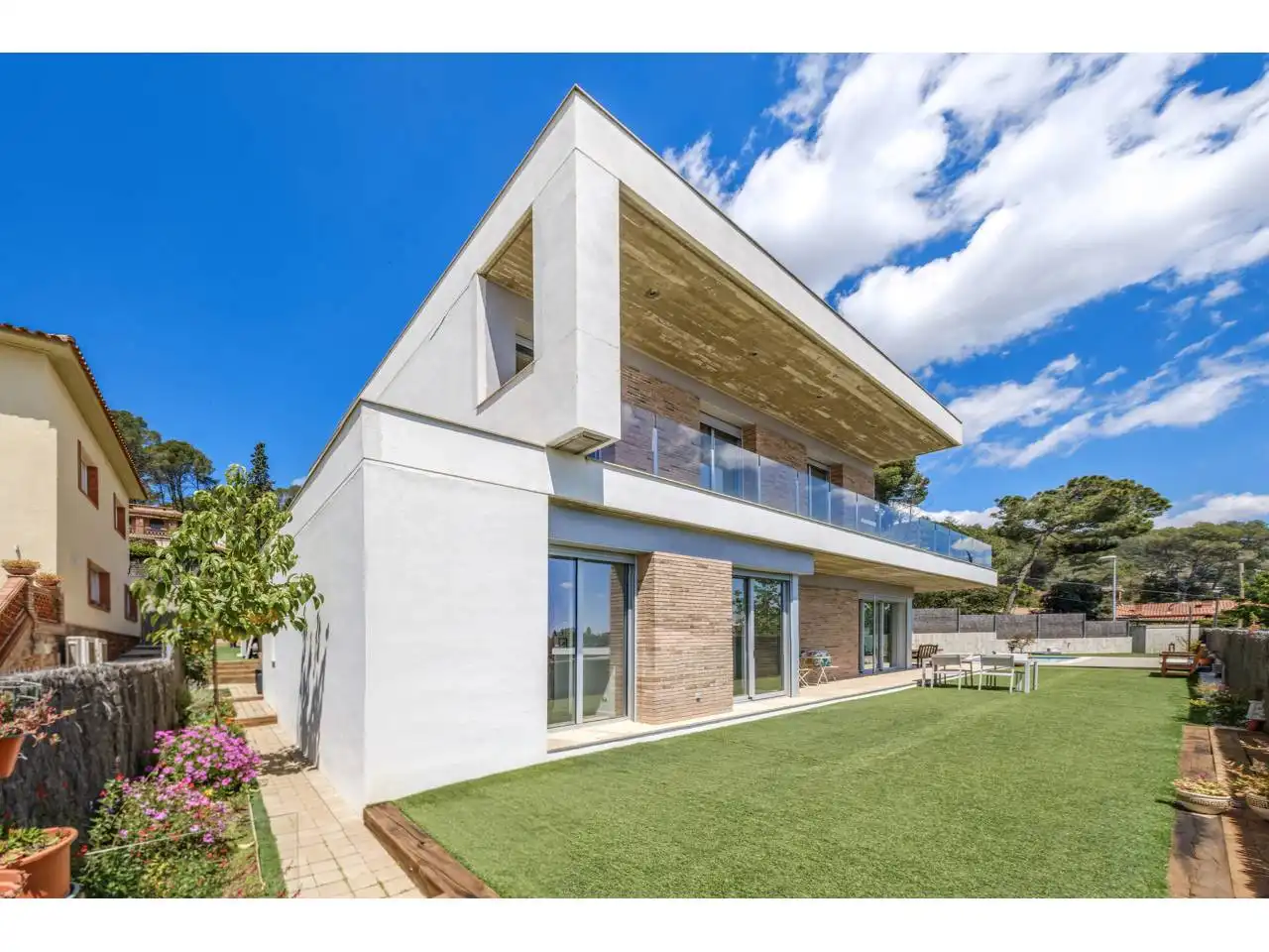 Vista exterior de Casa o xalet en venda en Matadepera amb Aire condicionat, Calefacció i Jardí privat