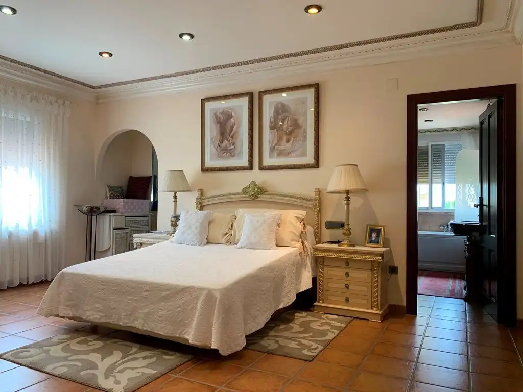 Habitación de Casa o chalet en venta en L'Alfàs del Pi con Aire acondicionado, Calefacción y Jardín privado