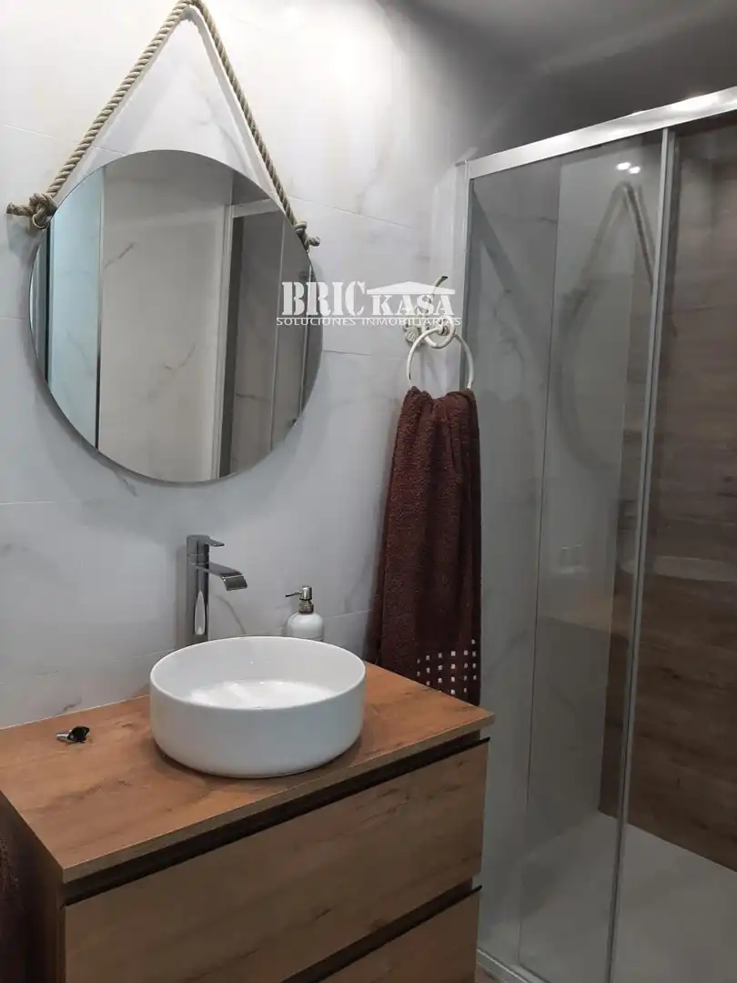 Badezimmer von Wohnung zur Miete in Cáceres mit Klimaanlage, Heizung und Schwimmbad