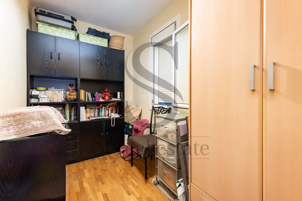 Flat for sale in Barcelona  with Air Conditioner and Parquet flooring