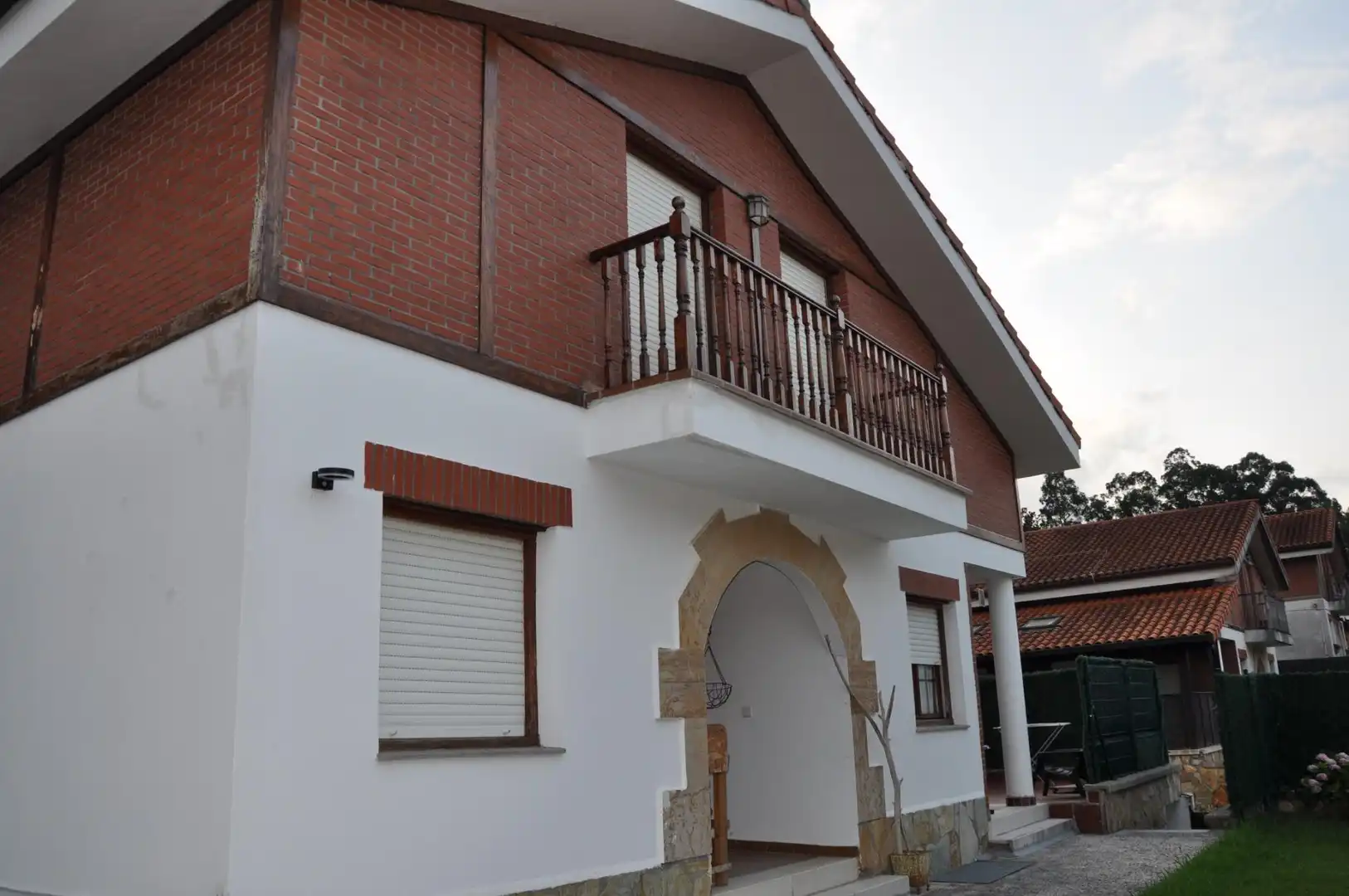 Vista exterior de Casa o chalet en venta en Castro-Urdiales con Calefacción, Jardín privado y Terraza